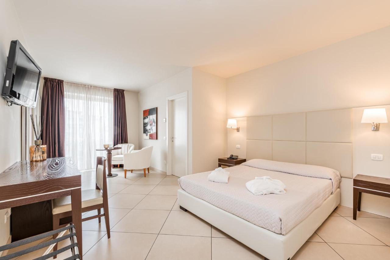Hotel & Residence Exclusive Marina Di Carrara Exterior foto