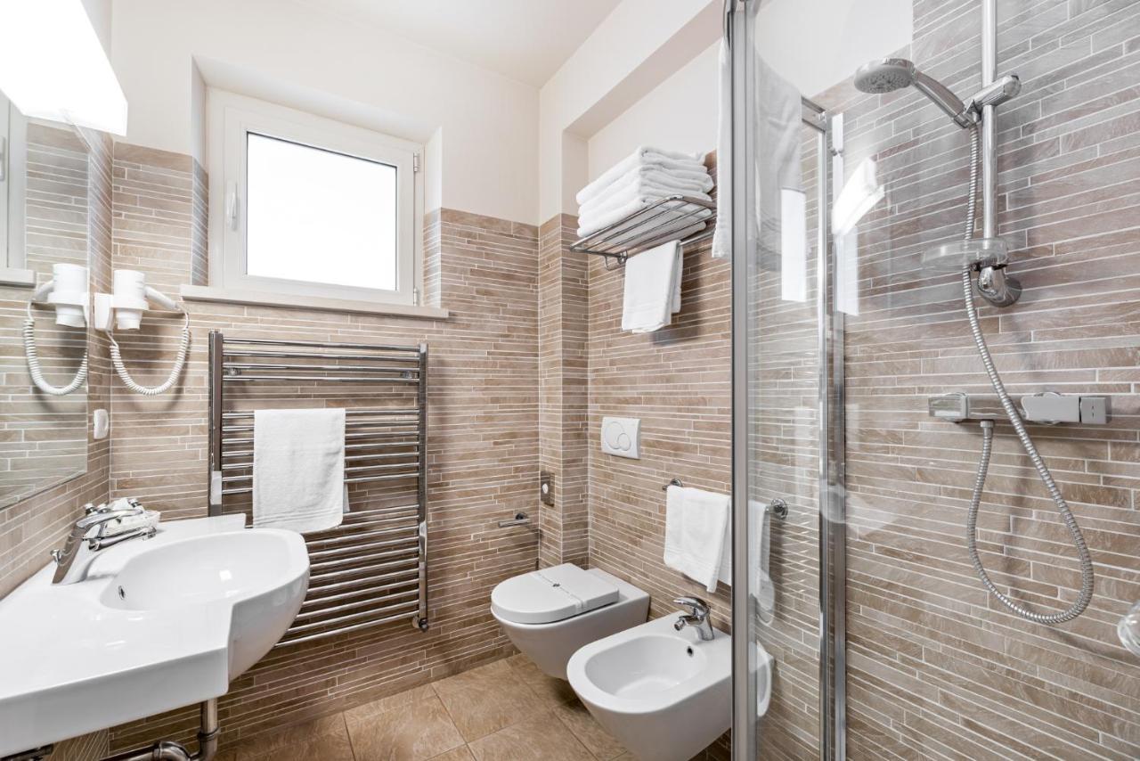 Hotel & Residence Exclusive Marina Di Carrara Exterior foto